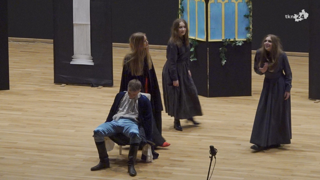 Licealiści na dużej scenie zaprezentowali Dziady część III [wideo, zdjęcia]
