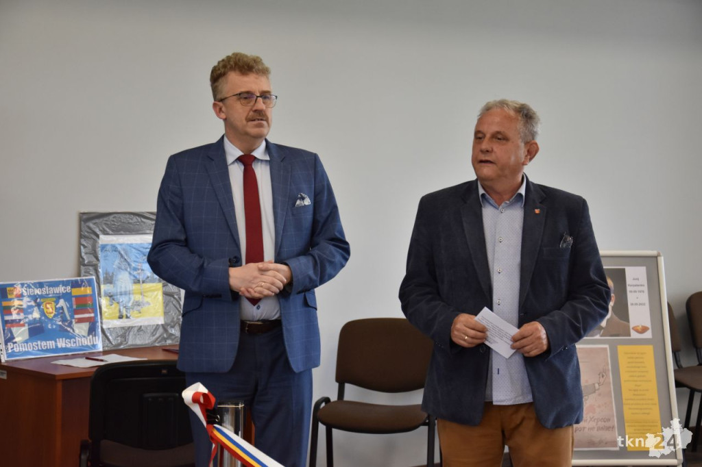 W koneckim starostwie otwarto wystawę poświęconą wojnie w Ukrainie [wideo, zdjęcia]