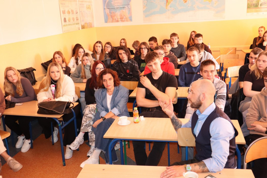 Specjaliści z ONKO-DERMU edukowali młodzież o współczesnych chorobach [zdjęcia]