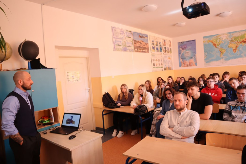 Specjaliści z ONKO-DERMU edukowali młodzież o współczesnych chorobach [zdjęcia]