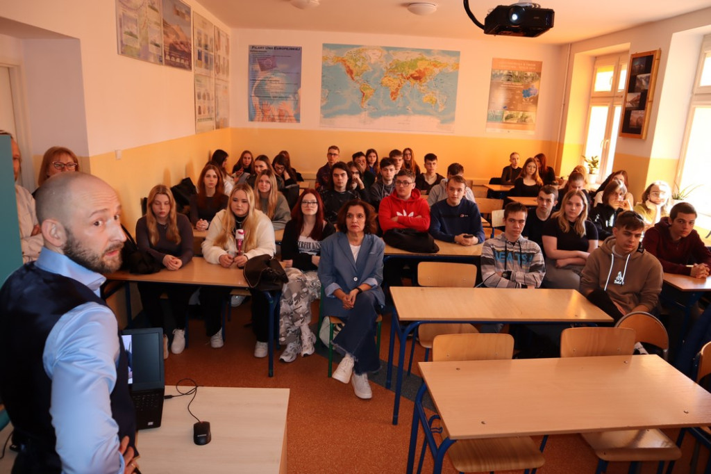 Specjaliści z ONKO-DERMU edukowali młodzież o współczesnych chorobach [zdjęcia]