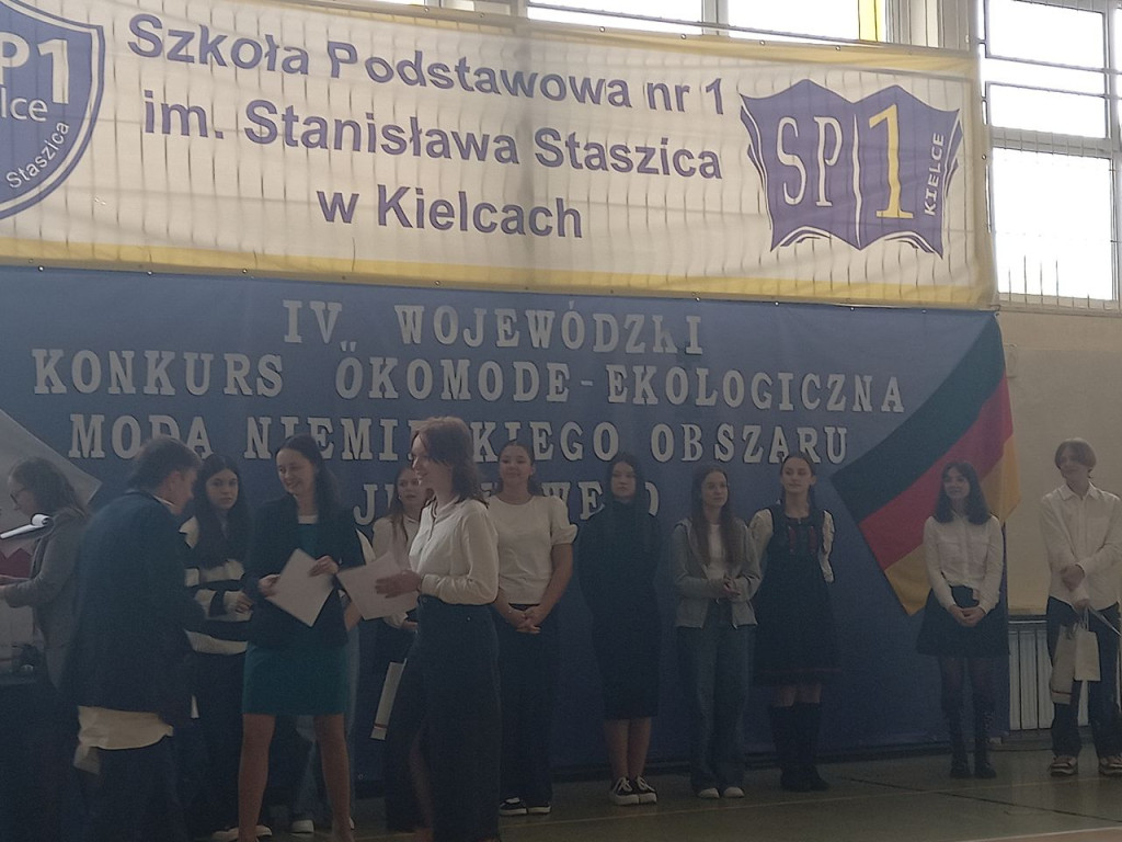 Uczennice z Gowarczowa z sukcesem w wojewódzkim konkursie języka niemieckiego [zdjęcia]