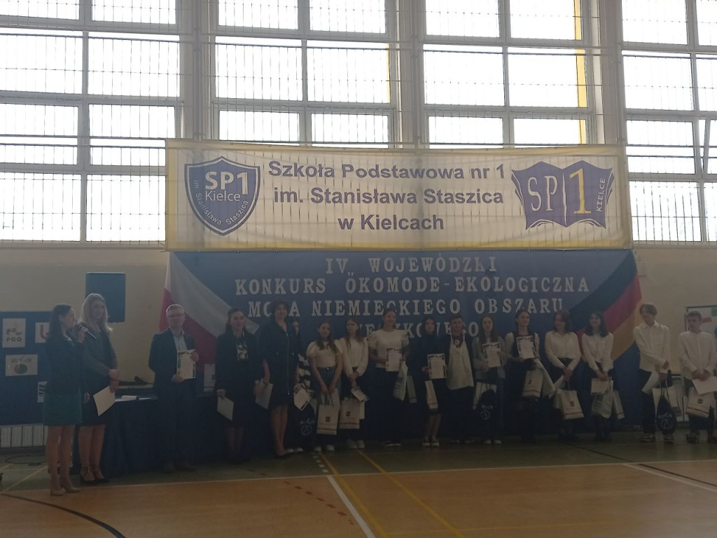 Uczennice z Gowarczowa z sukcesem w wojewódzkim konkursie języka niemieckiego [zdjęcia]