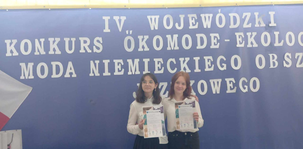 Uczennice z Gowarczowa z sukcesem w wojewódzkim konkursie języka niemieckiego [zdjęcia]