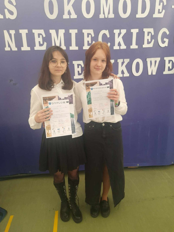 Uczennice z Gowarczowa z sukcesem w wojewódzkim konkursie języka niemieckiego [zdjęcia]