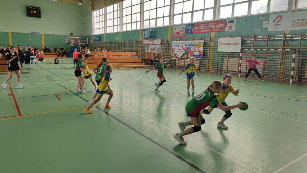 Najmłodsze zawodniczki z UKS Olimpia Końskie bez sukcesu w ogólnopolskim turnieju [zdjęcia]
