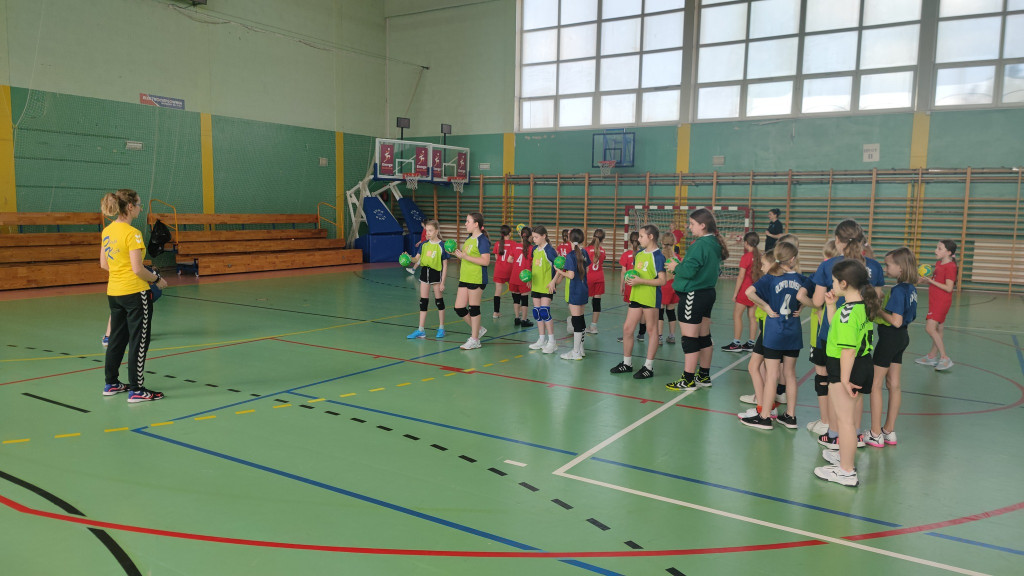 Najmłodsze zawodniczki z UKS Olimpia Końskie bez sukcesu w ogólnopolskim turnieju [zdjęcia]