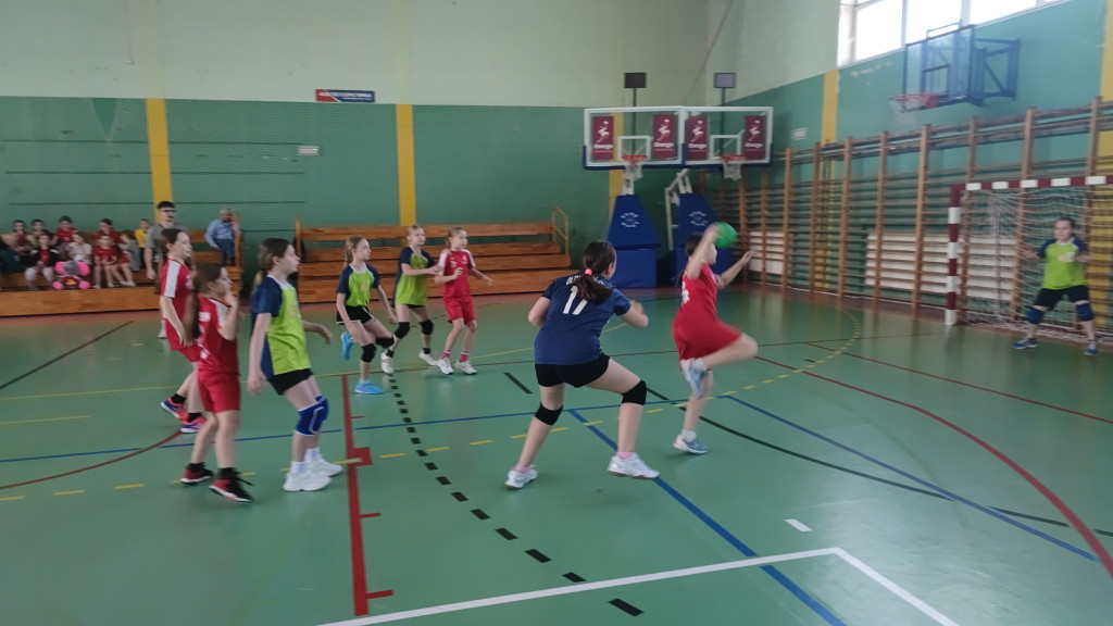 Najmłodsze zawodniczki z UKS Olimpia Końskie bez sukcesu w ogólnopolskim turnieju [zdjęcia]