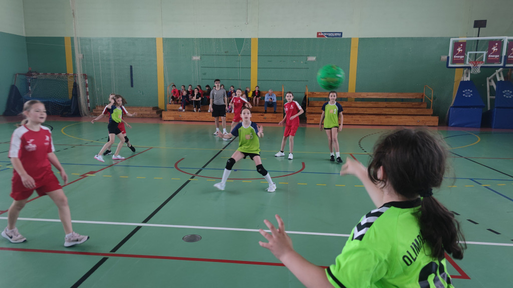 Najmłodsze zawodniczki z UKS Olimpia Końskie bez sukcesu w ogólnopolskim turnieju [zdjęcia]
