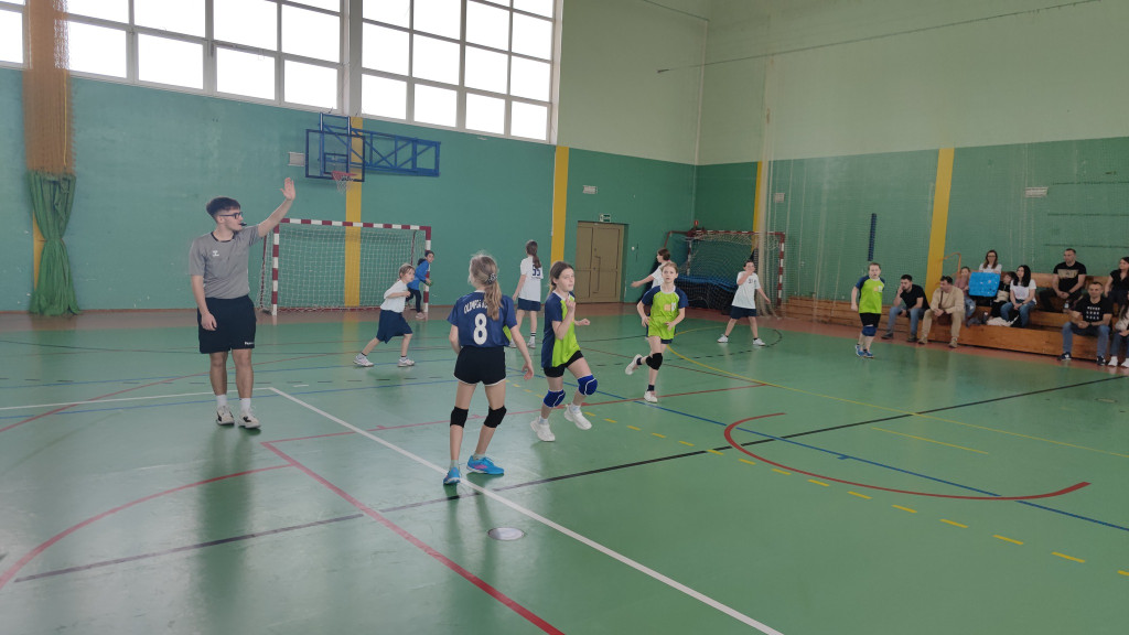 Najmłodsze zawodniczki z UKS Olimpia Końskie bez sukcesu w ogólnopolskim turnieju [zdjęcia]