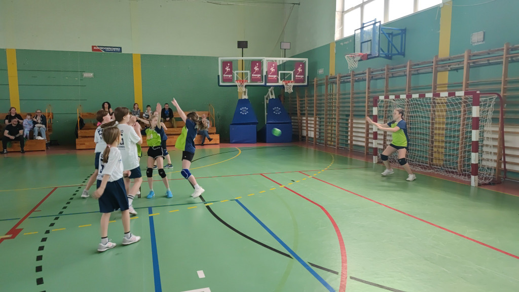 Najmłodsze zawodniczki z UKS Olimpia Końskie bez sukcesu w ogólnopolskim turnieju [zdjęcia]