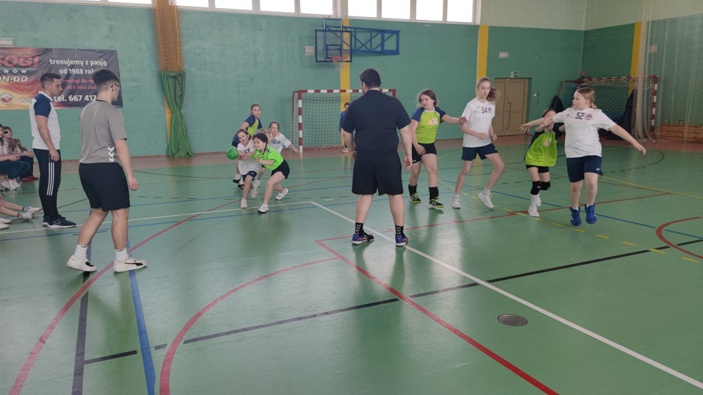 Najmłodsze zawodniczki z UKS Olimpia Końskie bez sukcesu w ogólnopolskim turnieju [zdjęcia]