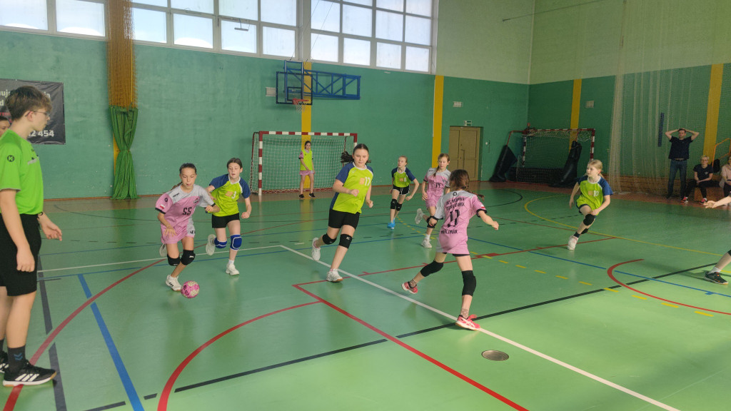 Najmłodsze zawodniczki z UKS Olimpia Końskie bez sukcesu w ogólnopolskim turnieju [zdjęcia]