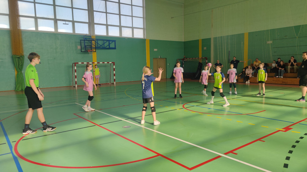 Najmłodsze zawodniczki z UKS Olimpia Końskie bez sukcesu w ogólnopolskim turnieju [zdjęcia]