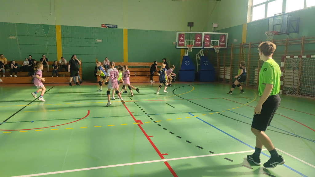 Najmłodsze zawodniczki z UKS Olimpia Końskie bez sukcesu w ogólnopolskim turnieju [zdjęcia]