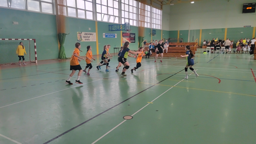 Najmłodsze zawodniczki z UKS Olimpia Końskie bez sukcesu w ogólnopolskim turnieju [zdjęcia]