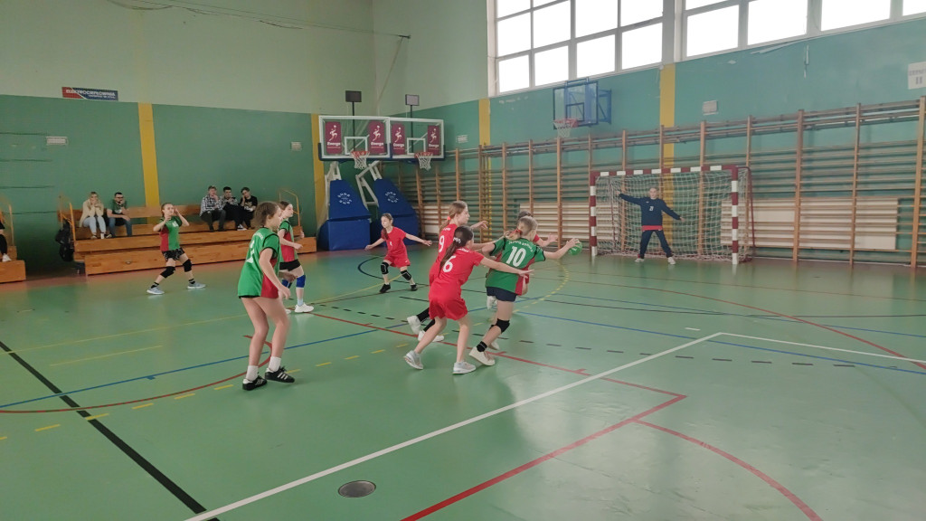 Najmłodsze zawodniczki z UKS Olimpia Końskie bez sukcesu w ogólnopolskim turnieju [zdjęcia]