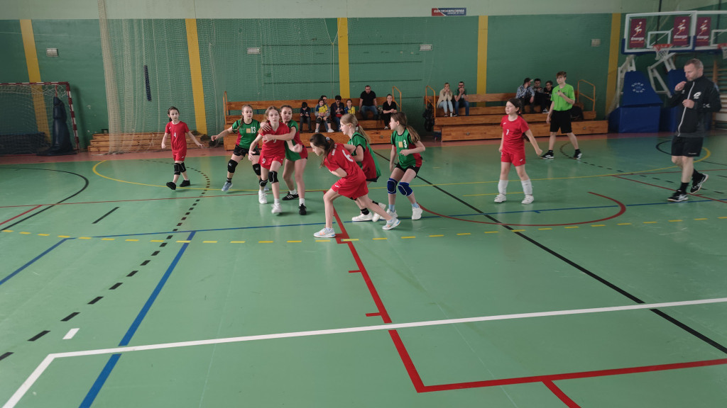 Najmłodsze zawodniczki z UKS Olimpia Końskie bez sukcesu w ogólnopolskim turnieju [zdjęcia]