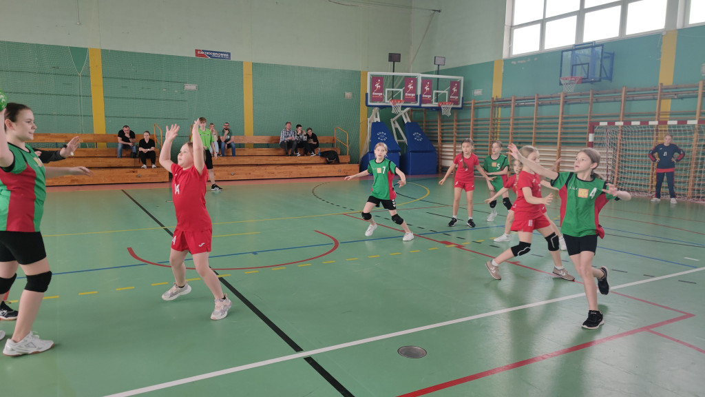 Najmłodsze zawodniczki z UKS Olimpia Końskie bez sukcesu w ogólnopolskim turnieju [zdjęcia]