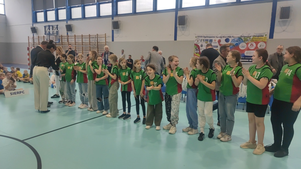 Najmłodsze zawodniczki z UKS Olimpia Końskie bez sukcesu w ogólnopolskim turnieju [zdjęcia]