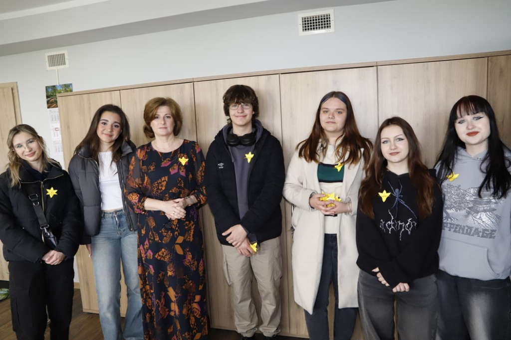Rozdawali żonkile w 81. rocznicę powstania w getcie warszawskim [zdjęcia]