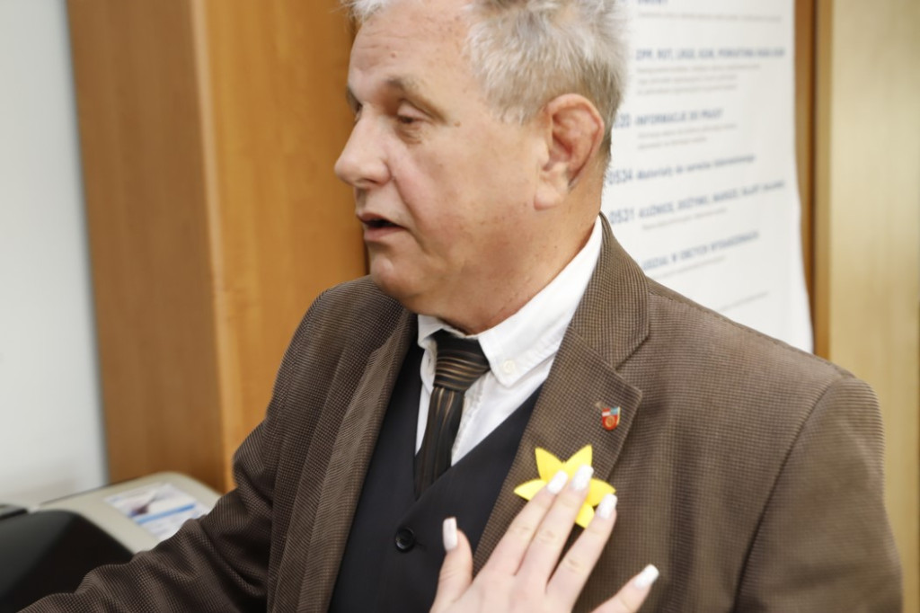 Rozdawali żonkile w 81. rocznicę powstania w getcie warszawskim [zdjęcia]