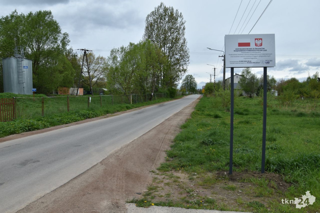 Kilkanaście dróg w gminie Stąporków zyskuje nowe oblicza [wideo, zdjęcia]