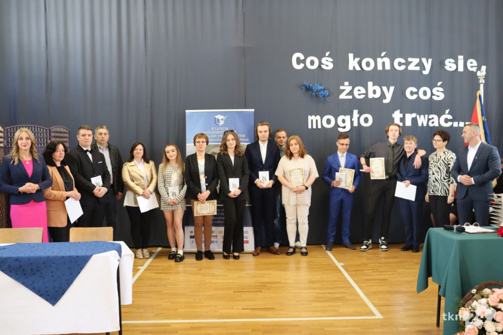 Ostatni dzwonek dla tegorocznych maturzystów [wideo, zdjęcia]