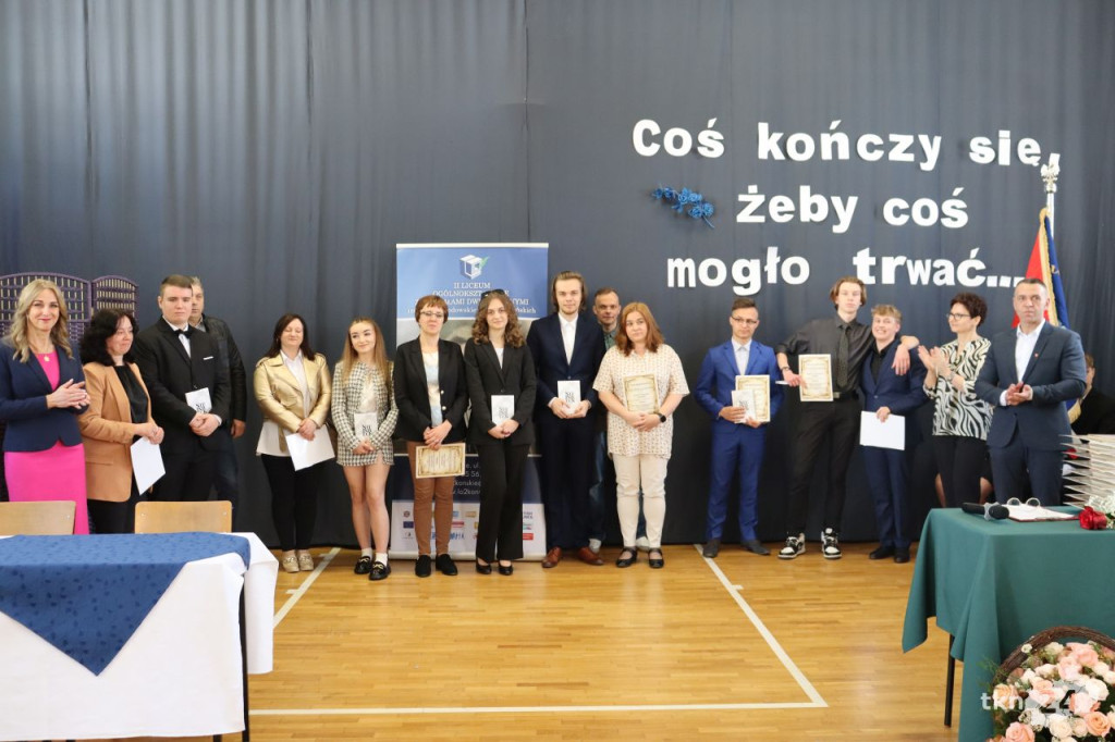 Ostatni dzwonek dla tegorocznych maturzystów [wideo, zdjęcia]