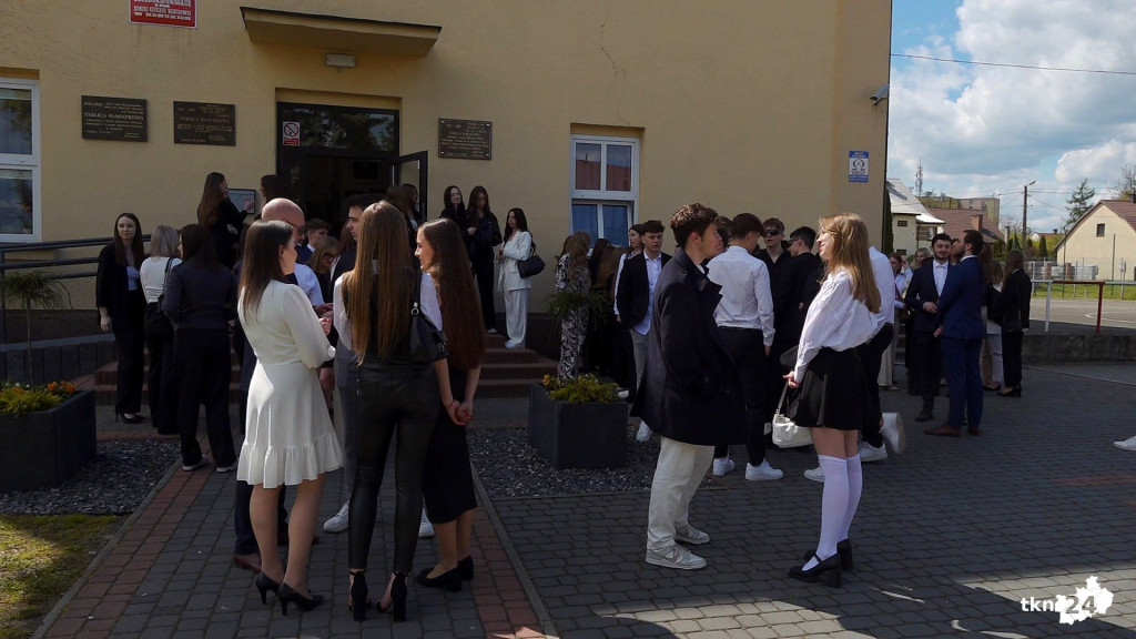 Ostatni dzwonek dla tegorocznych maturzystów [wideo, zdjęcia]