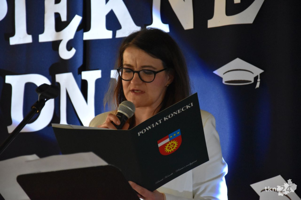 Ostatni dzwonek dla tegorocznych maturzystów [wideo, zdjęcia]