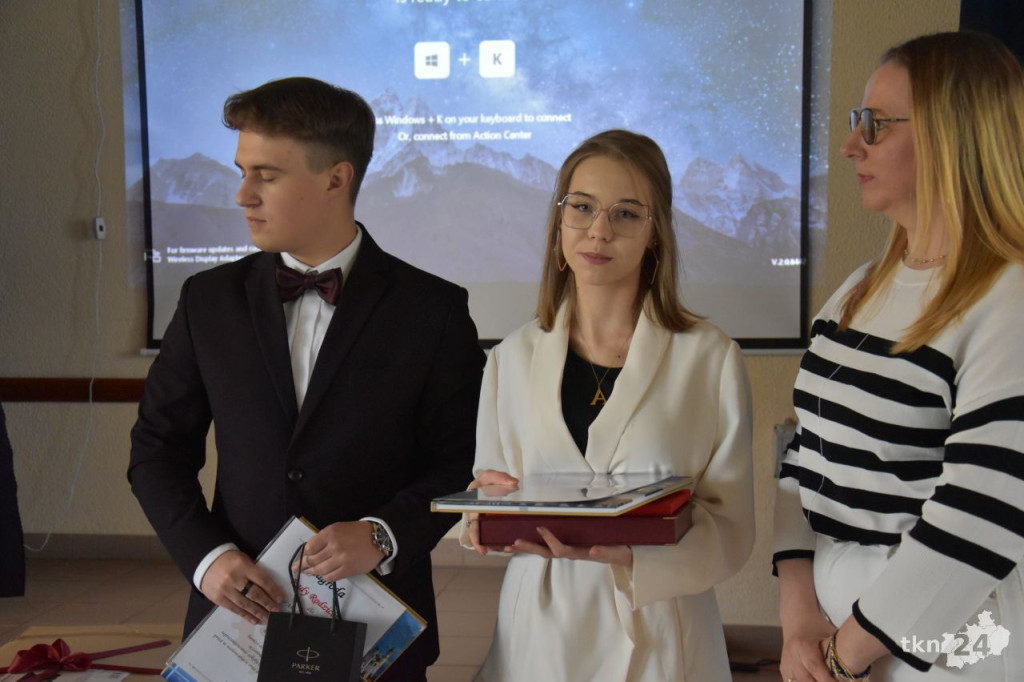 Ostatni dzwonek dla tegorocznych maturzystów [wideo, zdjęcia]