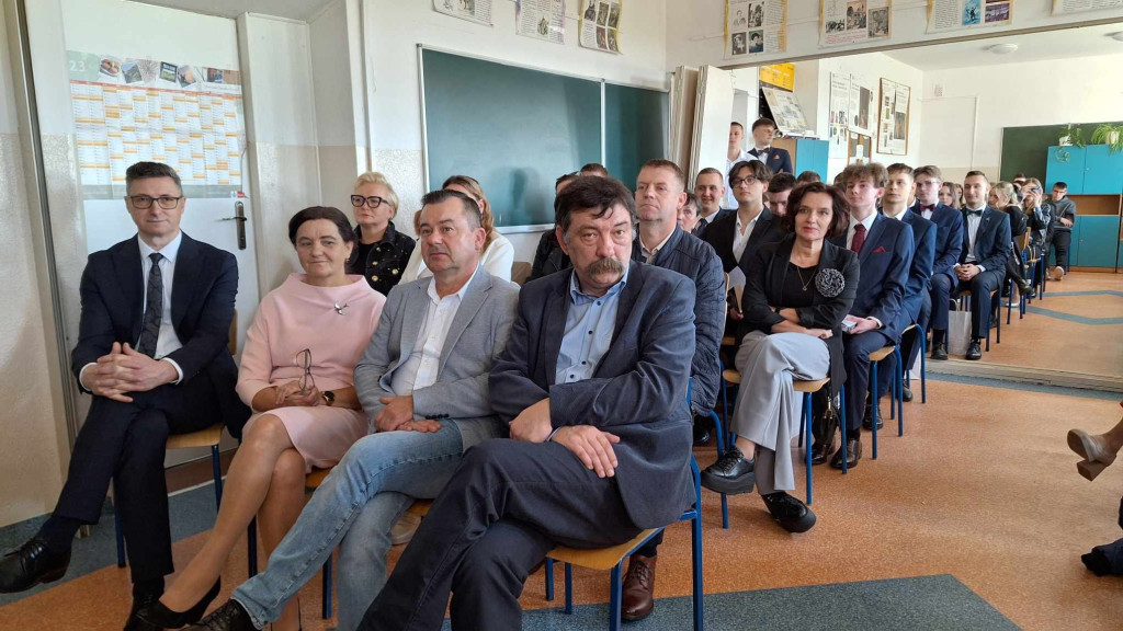 Ostatni dzwonek dla tegorocznych maturzystów [wideo, zdjęcia]