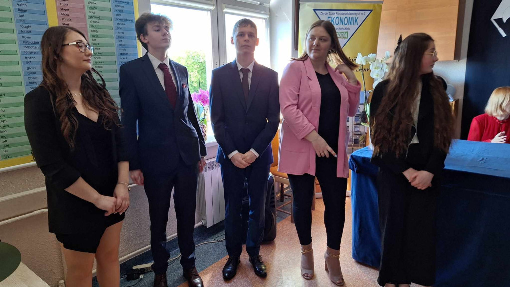Ostatni dzwonek dla tegorocznych maturzystów [wideo, zdjęcia]