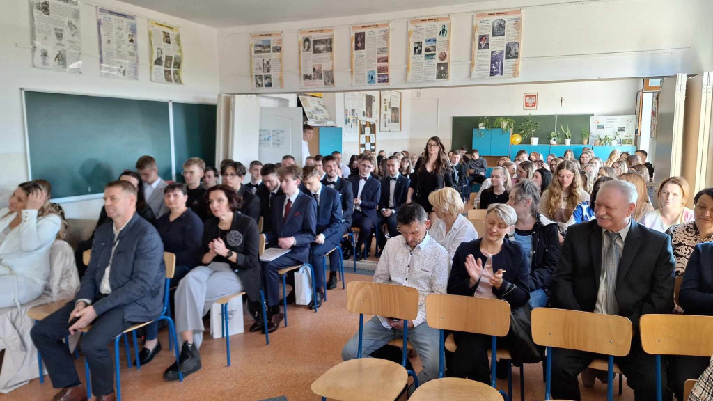 Ostatni dzwonek dla tegorocznych maturzystów [wideo, zdjęcia]