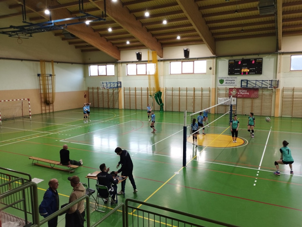Kobiece zespoły przegrywają w Pucharze Świętokrzyskiej Siatkówki [wideo, zdjęcia]