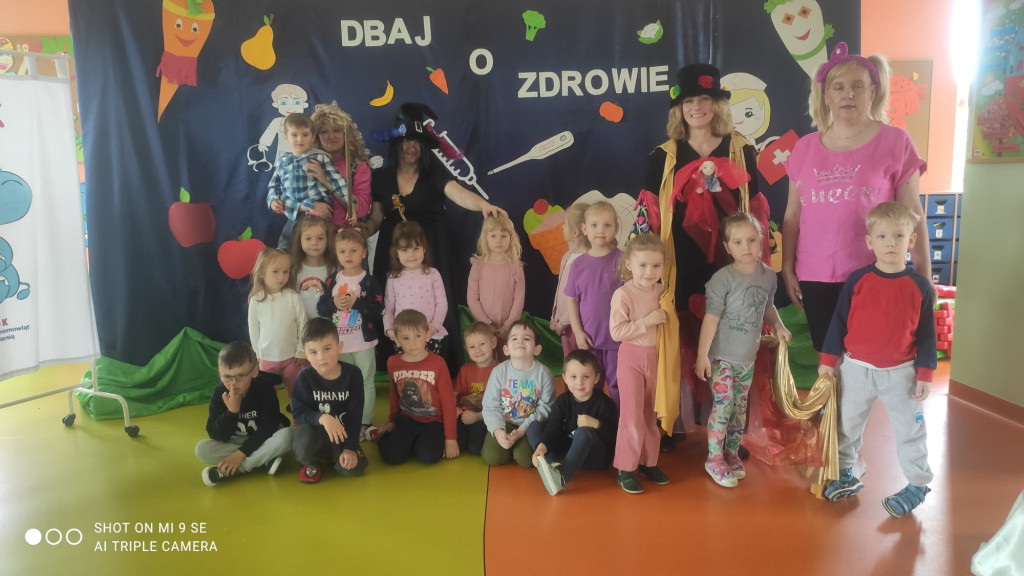 Pracownicy przedszkola w Smykowie wystąpili dla dzieci