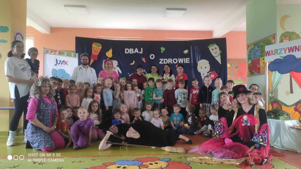 Pracownicy przedszkola w Smykowie wystąpili dla dzieci