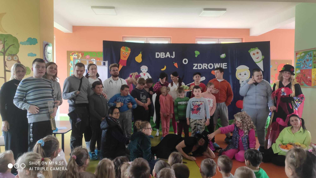 Pracownicy przedszkola w Smykowie wystąpili dla dzieci