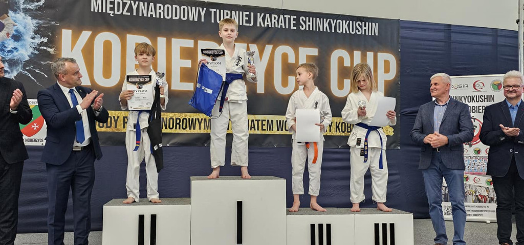 Konecki Klub Karate z workiem medali w Kobierzycach! [zdjęcia]