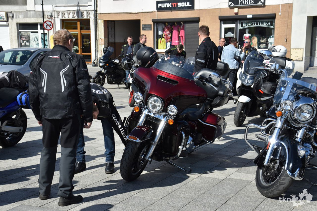 Czarna Flota rozpoczęła sezon motocyklowy w centrum Końskich [wideo, zdjęcia]