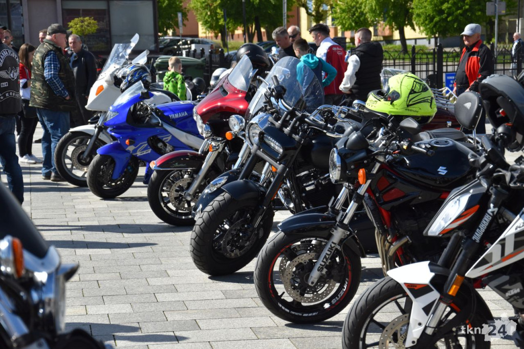 Czarna Flota rozpoczęła sezon motocyklowy w centrum Końskich [wideo, zdjęcia]
