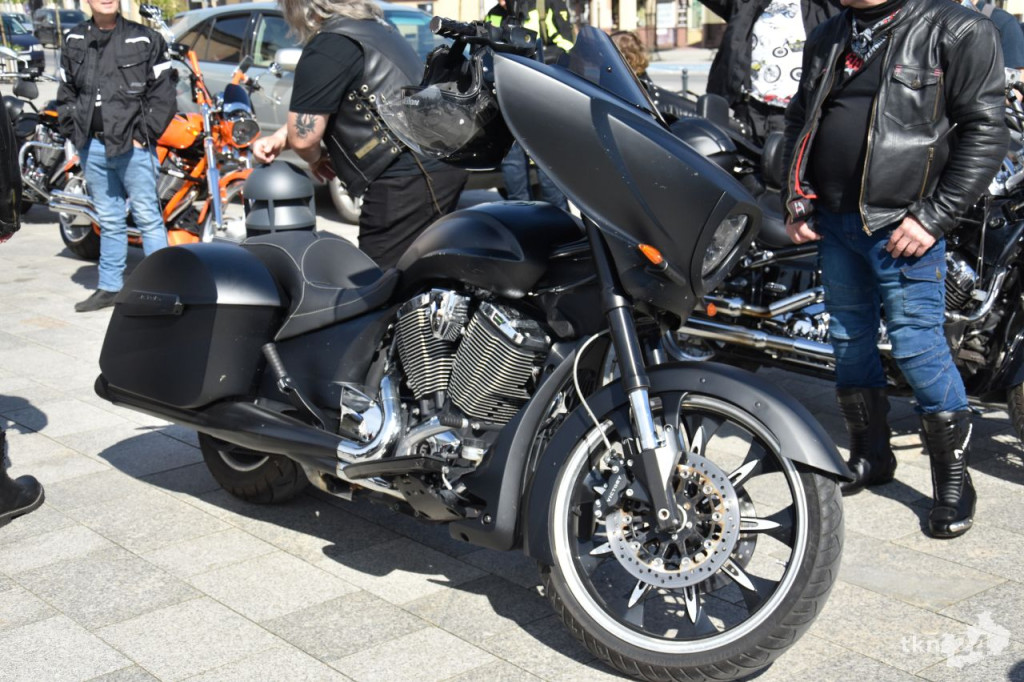 Czarna Flota rozpoczęła sezon motocyklowy w centrum Końskich [wideo, zdjęcia]
