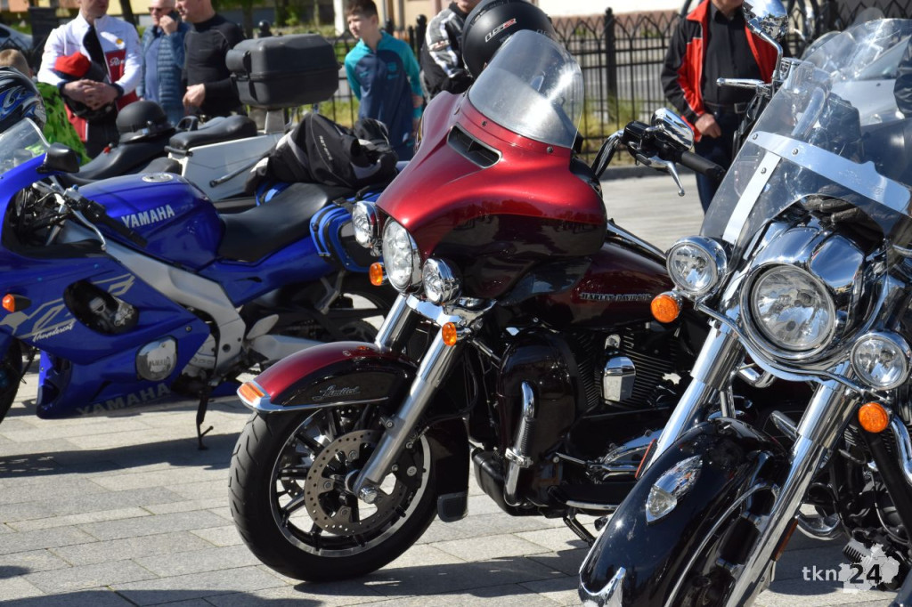 Czarna Flota rozpoczęła sezon motocyklowy w centrum Końskich [wideo, zdjęcia]