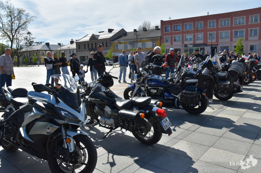 Czarna Flota rozpoczęła sezon motocyklowy w centrum Końskich [wideo, zdjęcia]