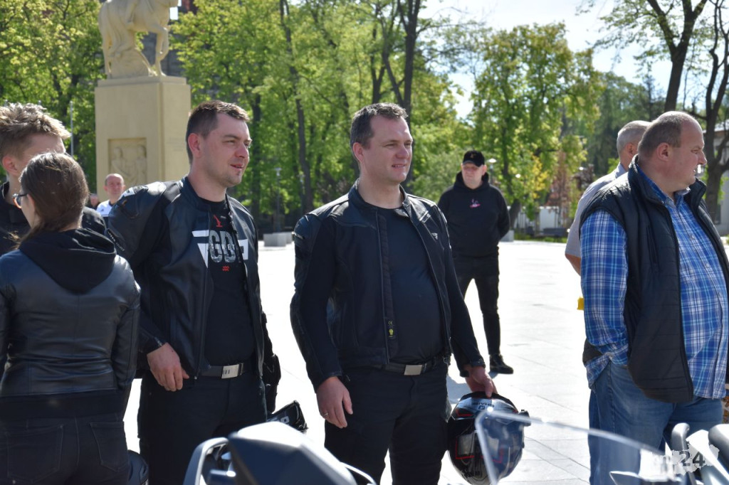 Czarna Flota rozpoczęła sezon motocyklowy w centrum Końskich [wideo, zdjęcia]