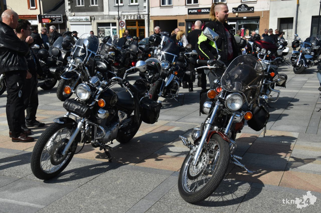 Czarna Flota rozpoczęła sezon motocyklowy w centrum Końskich [wideo, zdjęcia]