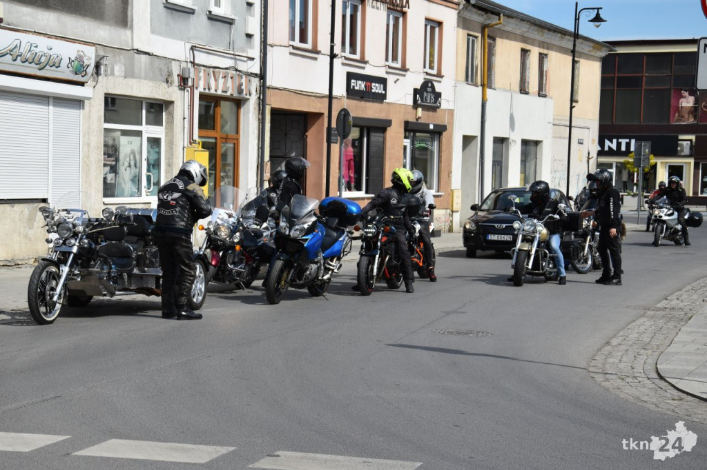 Czarna Flota rozpoczęła sezon motocyklowy w centrum Końskich [wideo, zdjęcia]