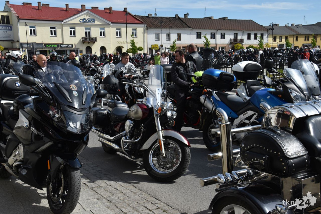 Czarna Flota rozpoczęła sezon motocyklowy w centrum Końskich [wideo, zdjęcia]