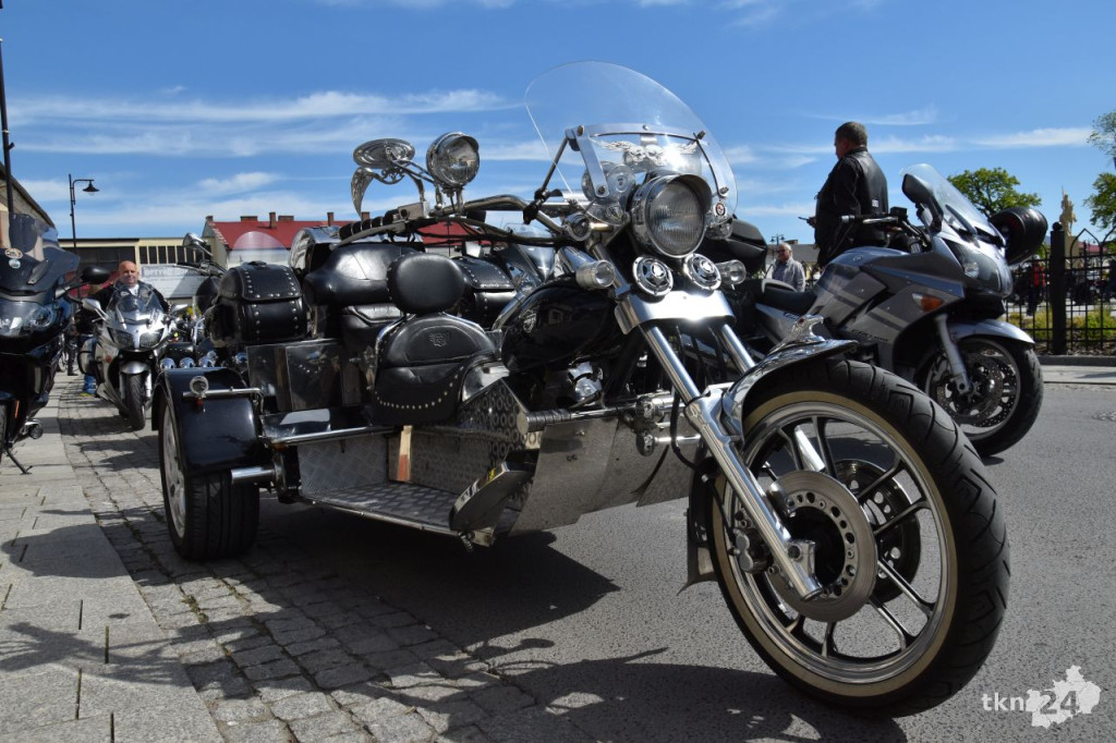 Czarna Flota rozpoczęła sezon motocyklowy w centrum Końskich [wideo, zdjęcia]